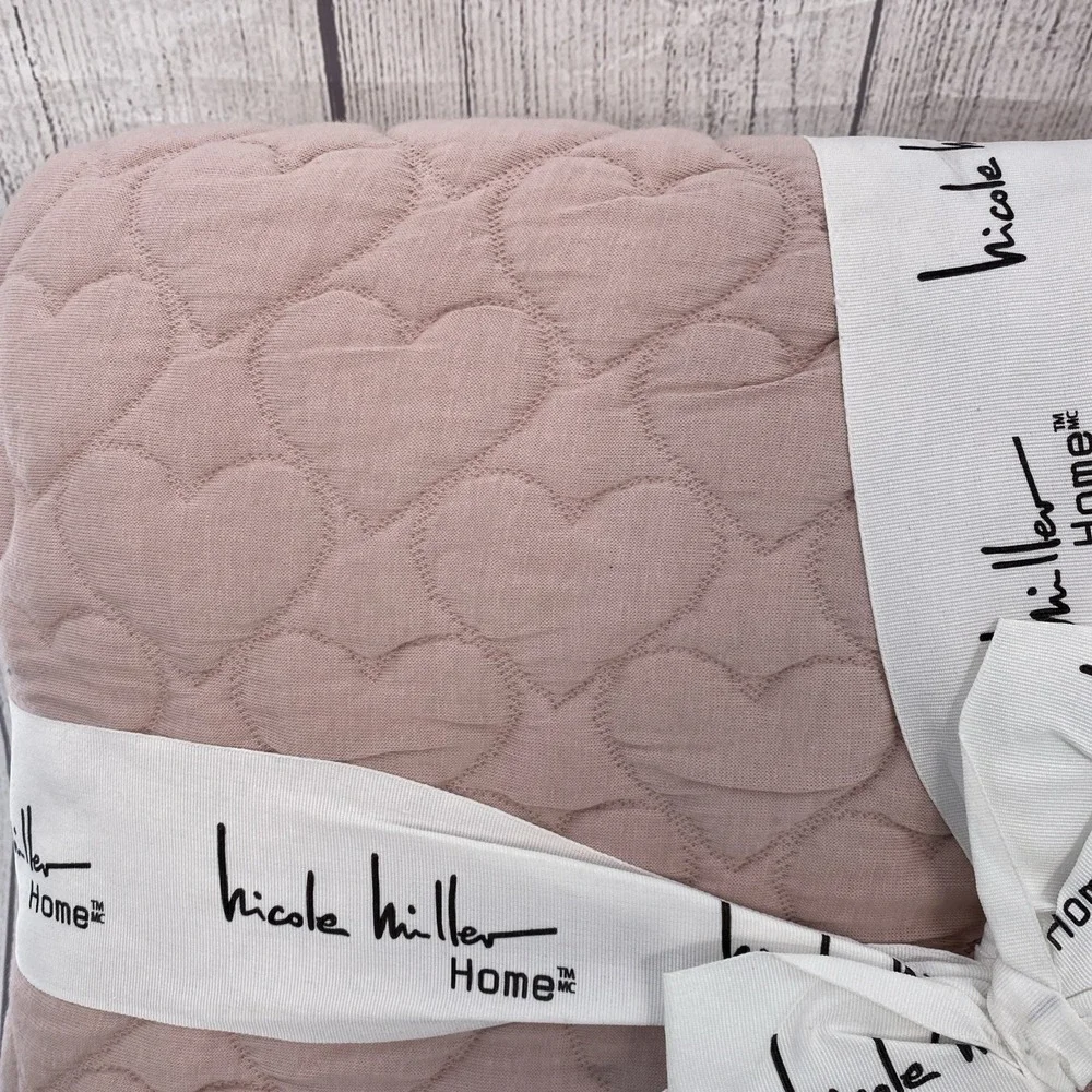 Nicole Miller Quilt FULL/QUEEN Pale Pink Hearts Feminine Jersey Knit 100% Cotton